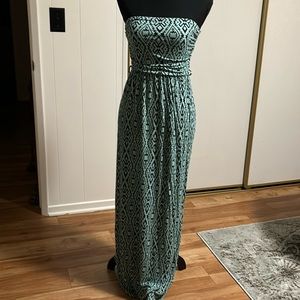 Elegant Black and Green Strapless Maxi Dress